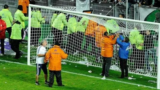 Quando um cachecol basta para provocar a ira de milhares