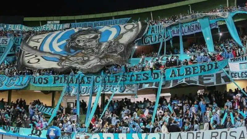 &Iacute;dolo se rende &agrave; torcida do Belgrano: &ldquo;N&atilde;o sei quantos clubes conseguiriam levar tanta gente&rdquo;
