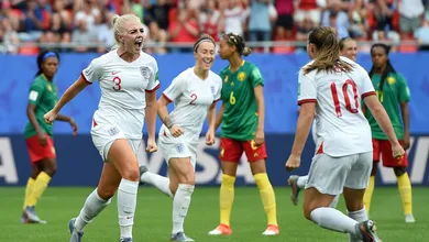 Inglaterra teve mais compet&ecirc;ncia para vencer em um jogo de erros e revolta de Camar&otilde;es