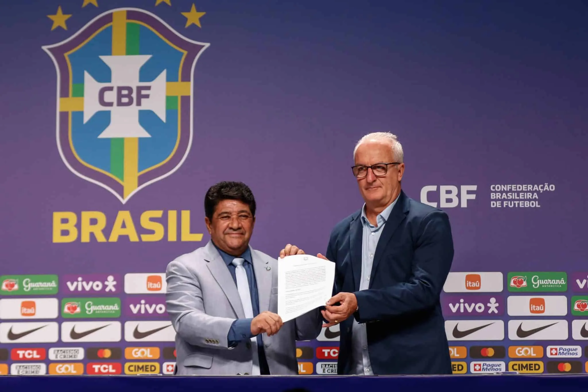 Quanto custa ser um treinador &lsquo;pro&rsquo; no Brasil? Pre&ccedil;o da CBF &eacute; caro e alunos lamentam
