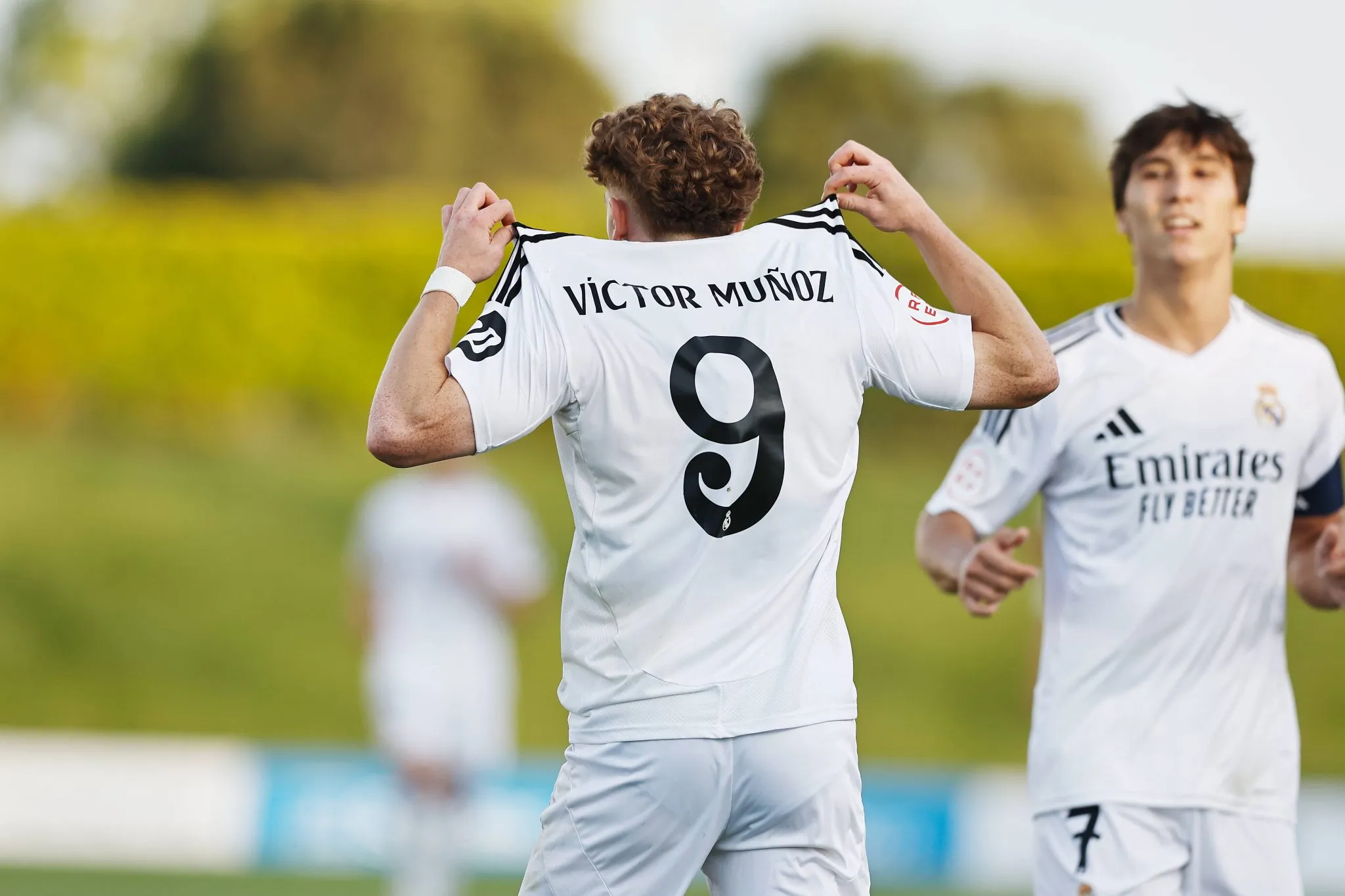 Victor Mu&ntilde;oz celebra gol pelo Real Madrid Castilla