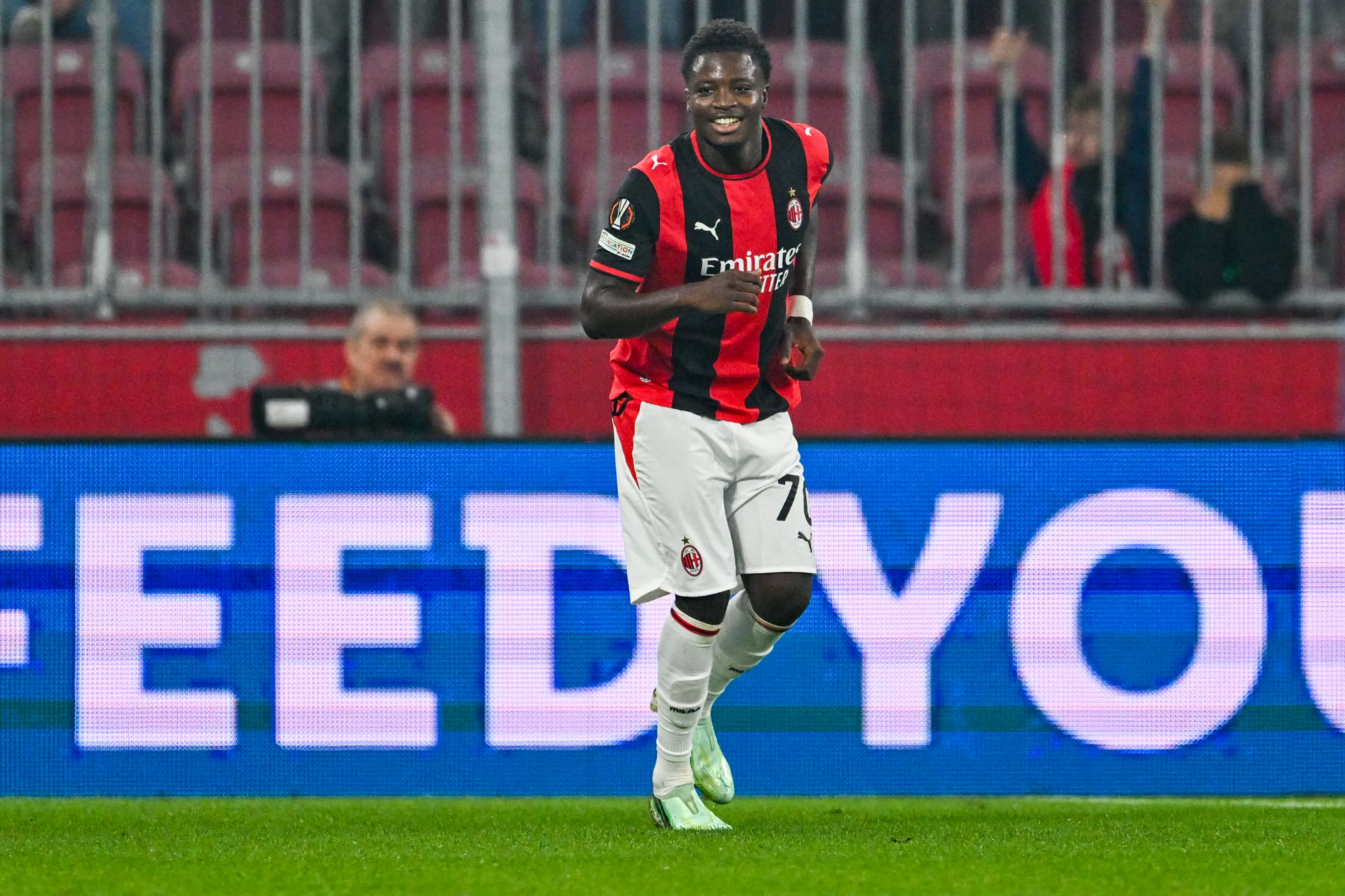 Cisse comemora gol do Milan sobre o Salzburg