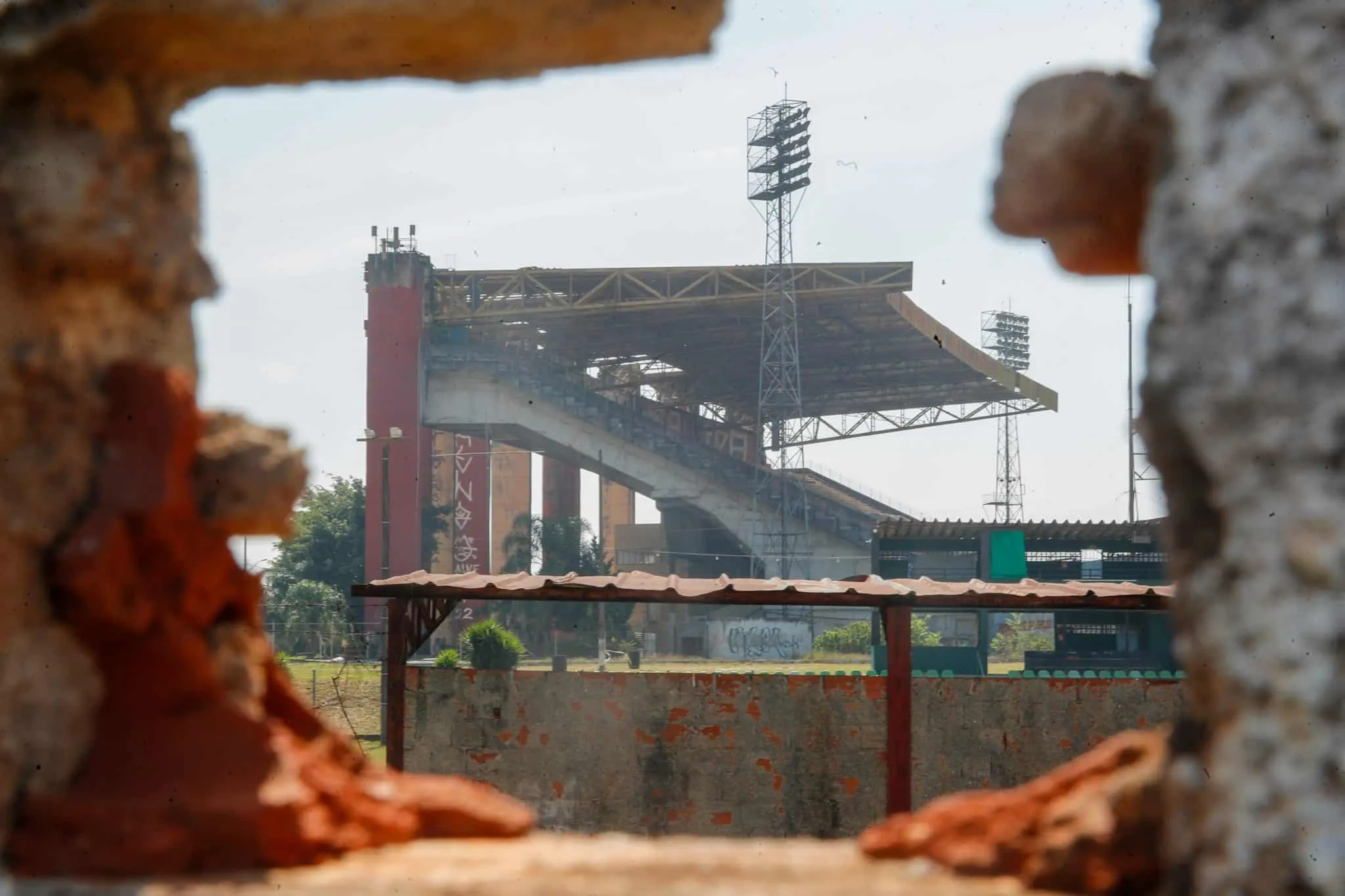 &lsquo;Maracan&atilde; de Curitiba&rsquo;, palco do &uacute;ltimo jogo da Sele&ccedil;&atilde;o na cidade est&aacute; em ru&iacute;nas