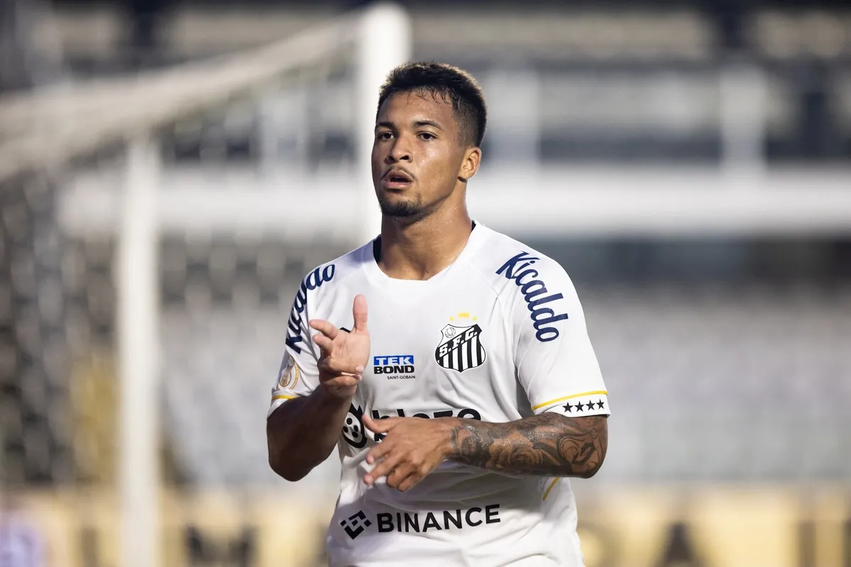 Marcos Leonardo, do Santos, entra no radar de ingleses ap&oacute;s namoro com Lazio