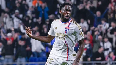 Lyon engata terceira vit&oacute;ria seguida e faz o Nice perder o PSG de vista na Ligue 1