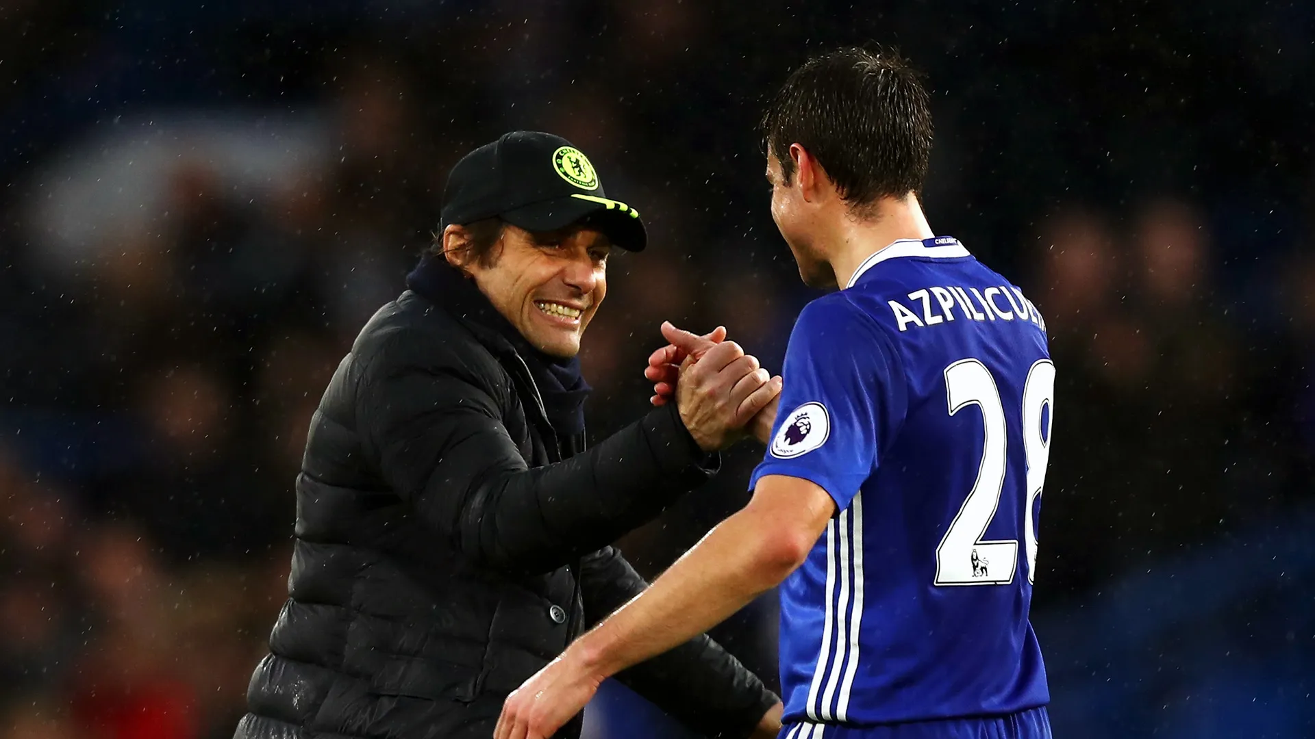 Conte considera Azpilicueta o melhor defensor do mundo na fun&ccedil;&atilde;o que exerce no Chelsea