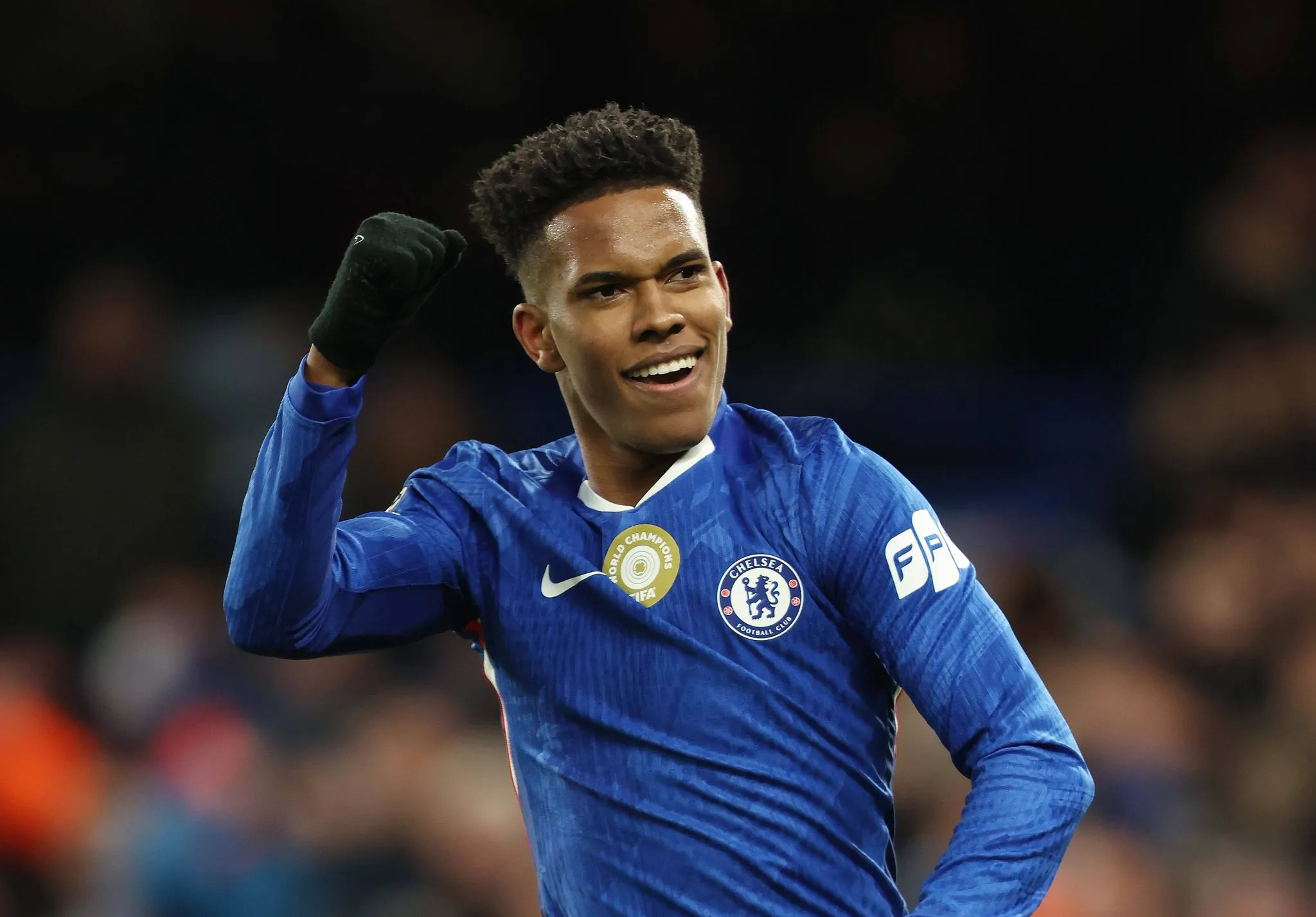 &lsquo;Boa not&iacute;cia para os torcedores do Chelsea. H&aacute; mais Est&ecirc;v&atilde;os a caminho&rsquo;
