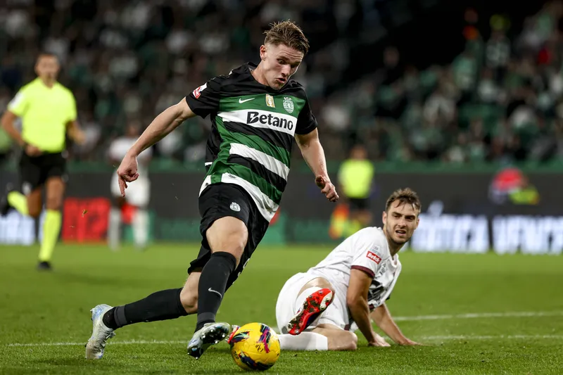 Viktor Gyokeres &eacute; alvo do Barcelona, que estuda trocar Vitor Roque para abater valor de multa rescis&oacute;ria do sueco