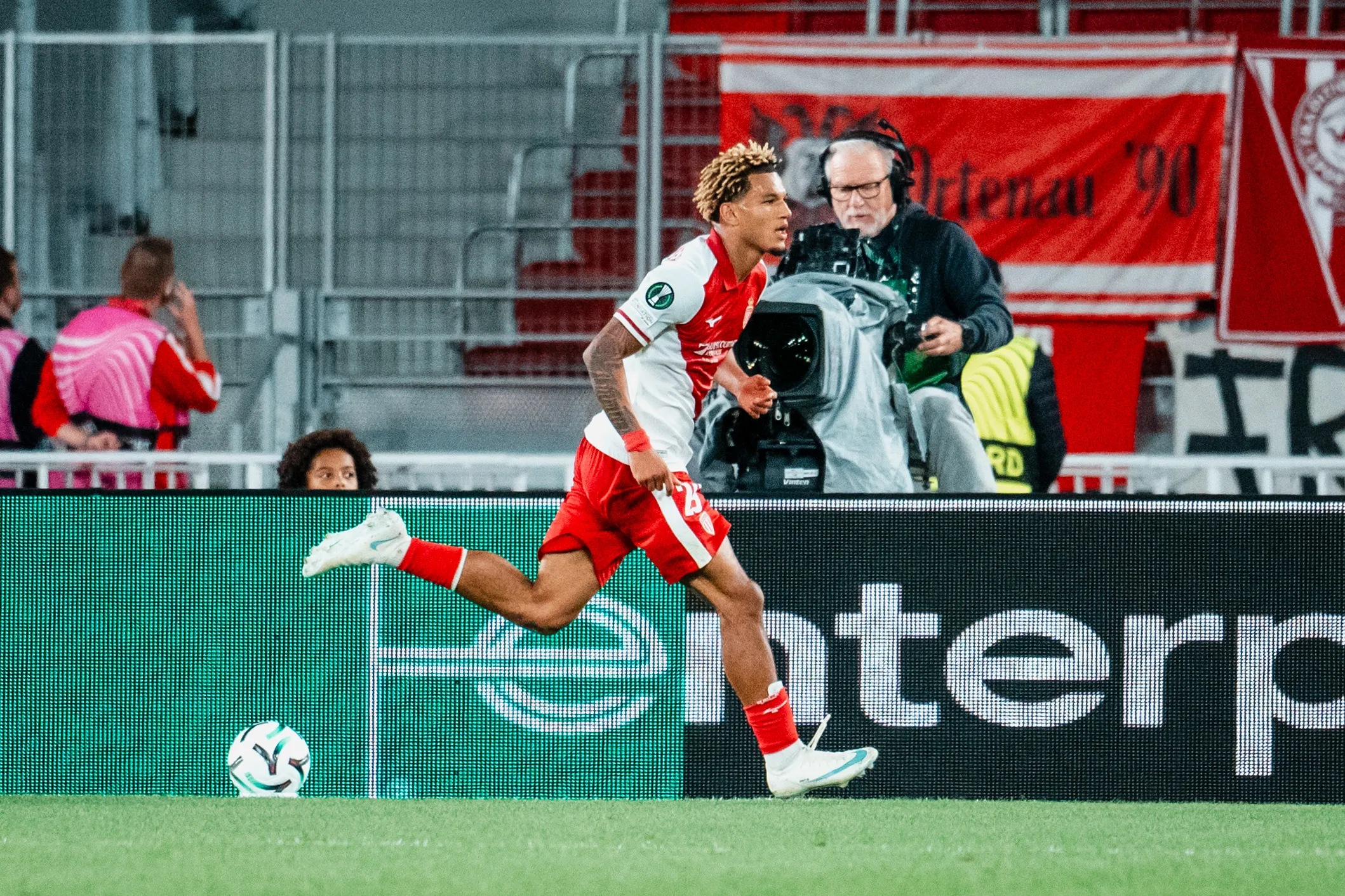 Com gols de destaques, Monaco bate Freiburg e mostra que tem condi&ccedil;&otilde;es de avan&ccedil;ar bem na Conference League