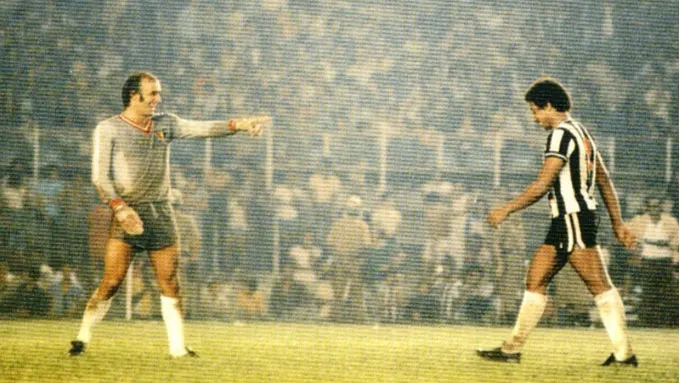Waldir Peres, do S&atilde;o Paulo, na decis&atilde;o do Campeonato Brasileiro de 1977 (Foto: Arquivo Hist&oacute;rico do S&atilde;o Paulo FC)