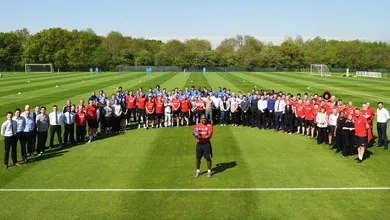 Ao desafiar o imposs&iacute;vel, interino do West Brom ganha o pr&ecirc;mio de t&eacute;cnico do m&ecirc;s na Premier League