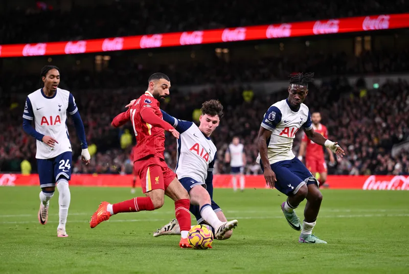 Postecoglou ter&aacute; &uacute;ltima chance no comando do Tottenham em confronto decisivo diante do Liverpool na semifinal da Copa da Liga Inglesa