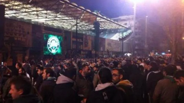 O est&aacute;dio estava fechado, mas milhares se reuniram do lado de fora para apoiar o Panathinaikos