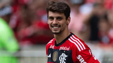T&eacute;cnico de bolas paradas? Entenda fun&ccedil;&atilde;o de Rodrigo Caio como auxiliar do Flamengo