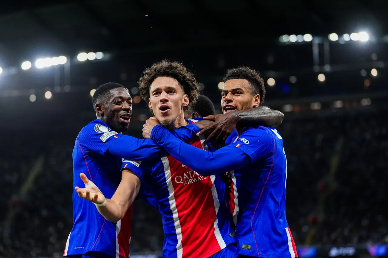 Akliouche comemora gol do PSG 