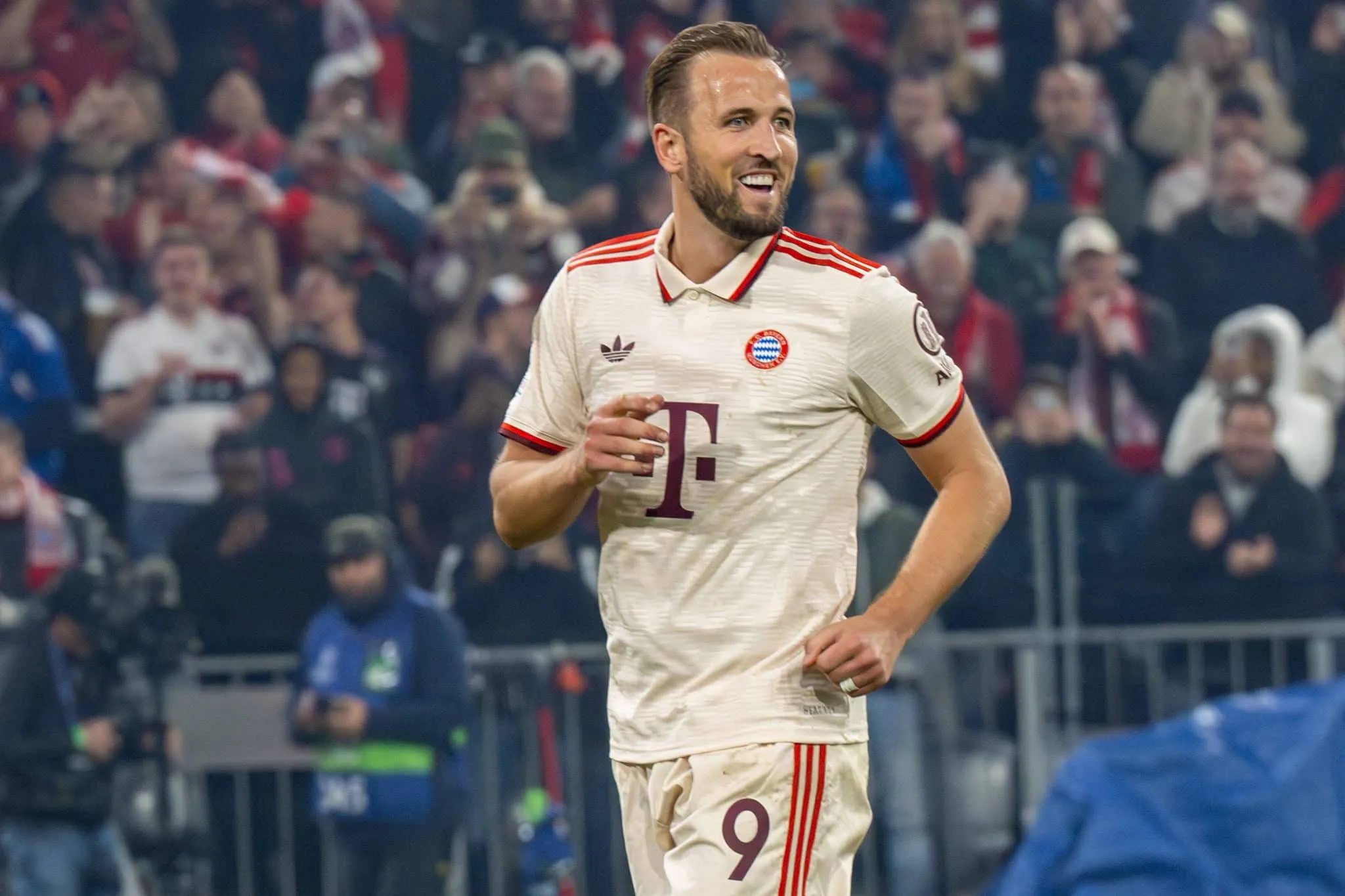 Kane supera marca de brasileiro na Champions em goleada hist&oacute;rica do Bayern