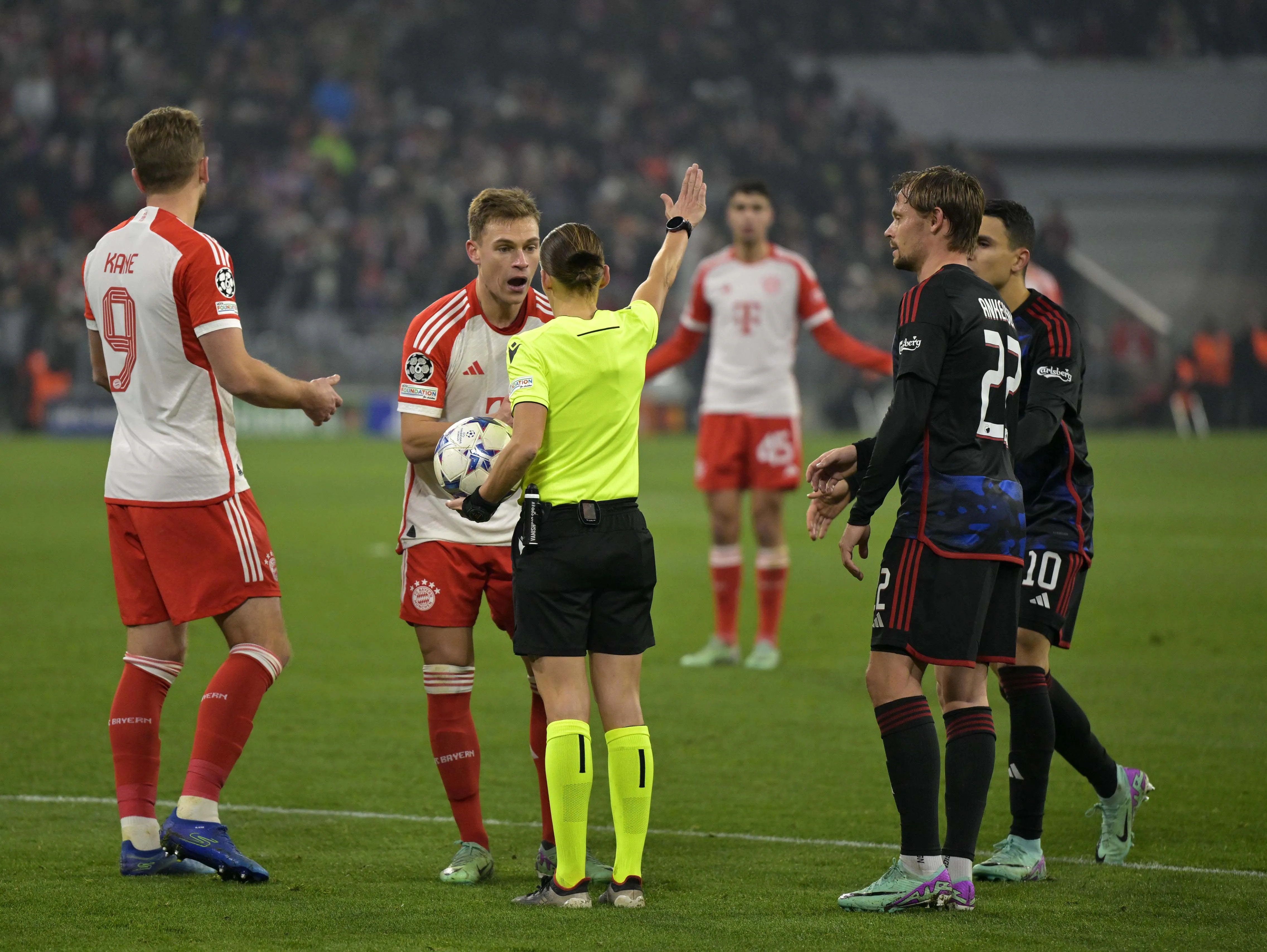 Bayern de Munique fica no zero com o Copenhagen, mas empate &eacute; marcado por nova pol&ecirc;mica na Champions