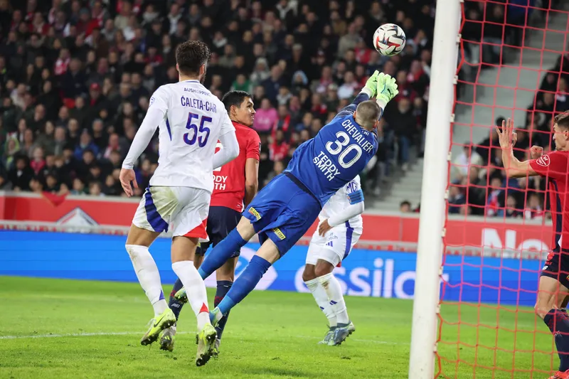 Chevalier fecha o gol do Lille, em novo empate da Juventus na temporada