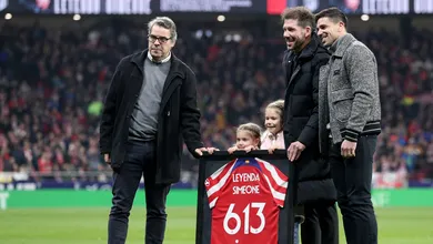 Simeone ganhou uma goleada de presente no jogo em que superou Aragon&eacute;s como o t&eacute;cnico que mais vezes treinou o Atleti