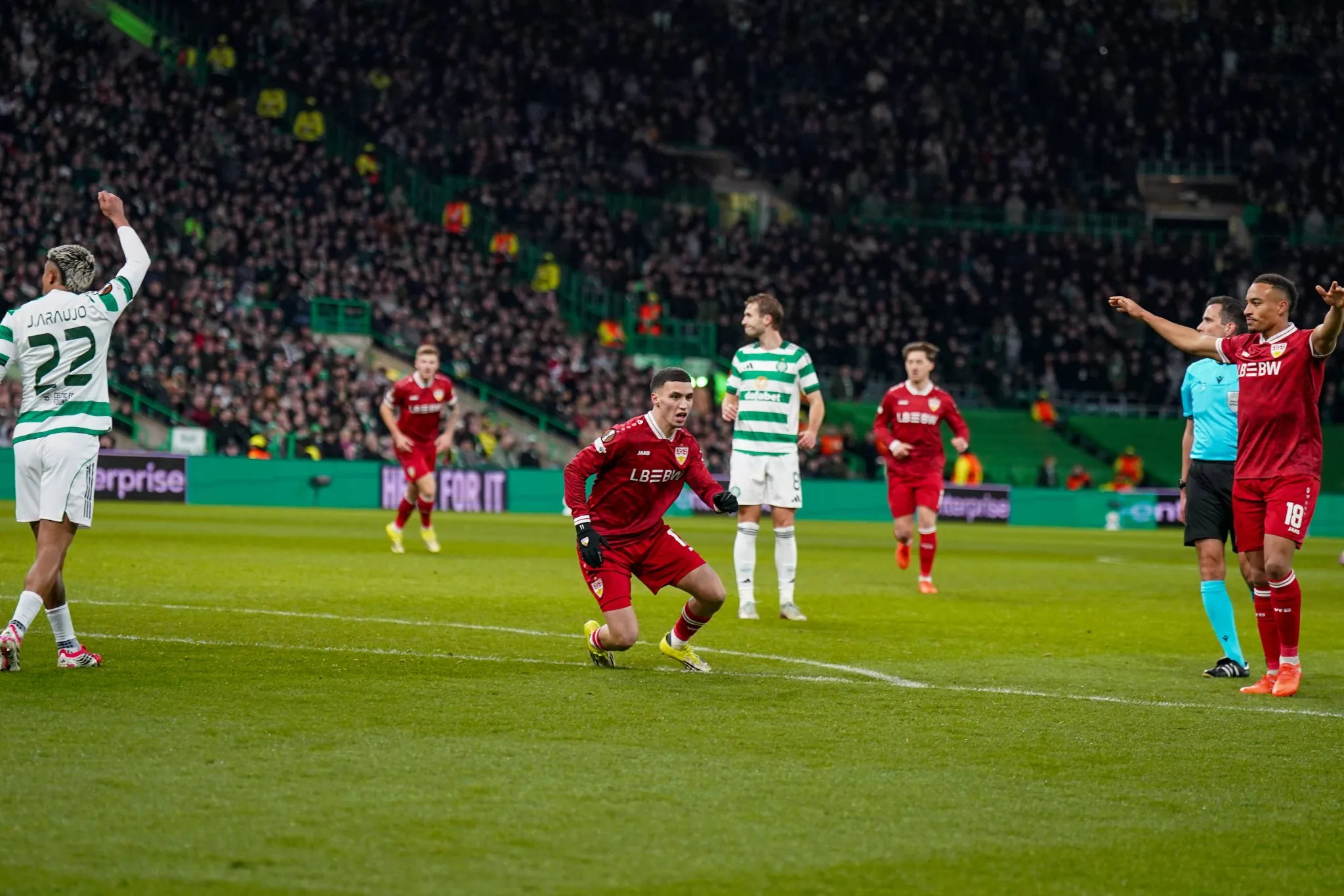 Stuttgart n&atilde;o deu chances ao Celtic mesmo fora de casa (Foto: Imago)