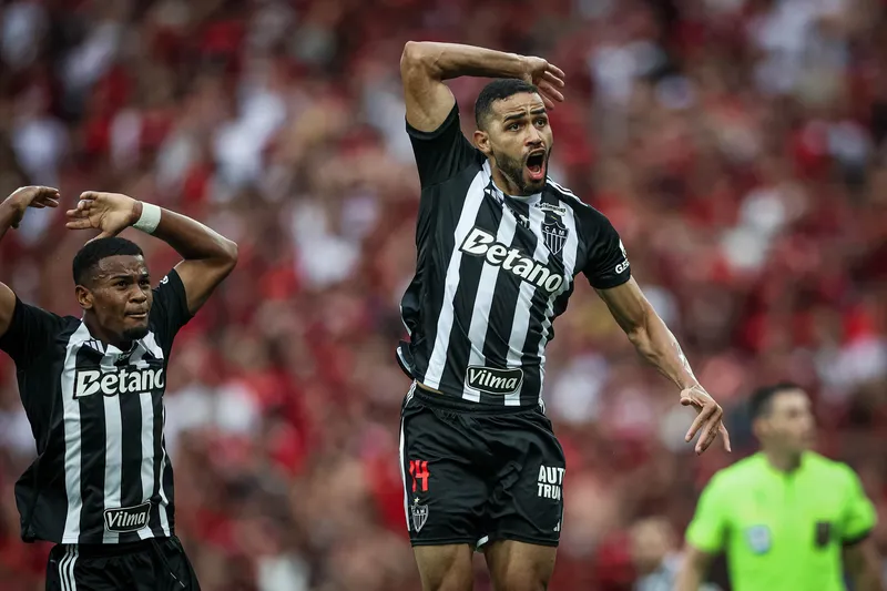 Kardec e Alisson celebram gol do Galo no Maracan&atilde;