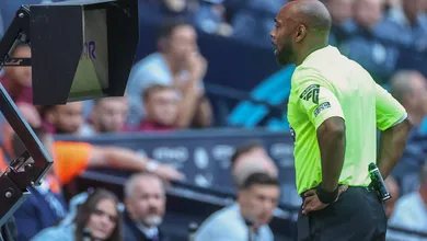 Desafio no VAR, rel&oacute;gio parado e mais: as sugest&otilde;es da Federa&ccedil;&atilde;o Italiana para tornar o futebol mais atrativo