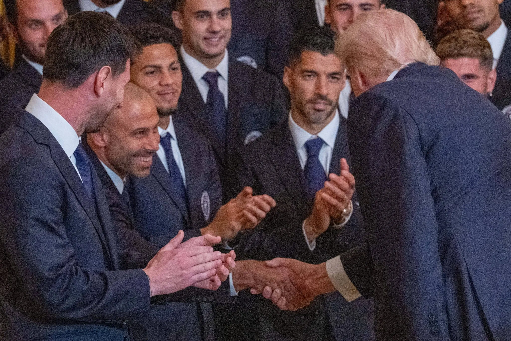 Javier Mascherano cumprimenta Donald Trump durante visita &agrave; Casa Branca (Foto: IMAGO / ZUMA Press Wire)