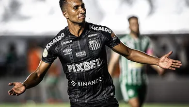 Lucas Braga deve ser emprestado pelo Santos ao Jap&atilde;o como forma de diminuir folha salarial para S&eacute;rie B