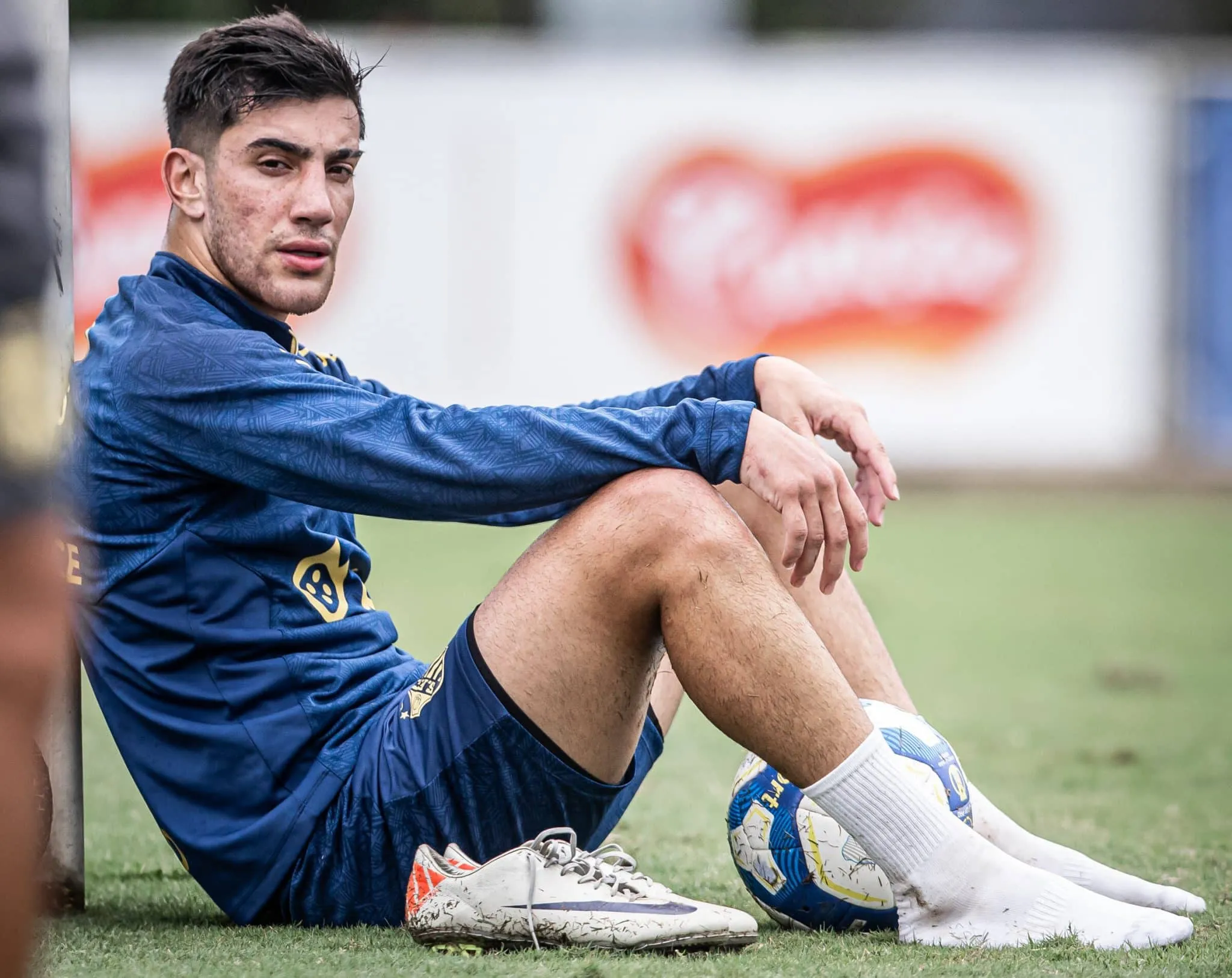Santos marca reuni&atilde;o para definir futuro do atacante Pedrinho