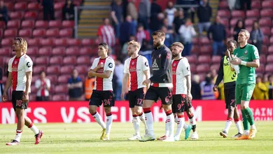 Rebaixamento do Southampton vinha se desenhando h&aacute; alguns anos e agora clube precisa tomar decis&otilde;es dif&iacute;ceis