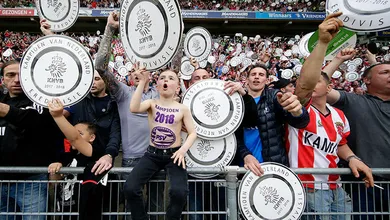 Que jeito de ser campe&atilde;o: PSV faz 3 a 0 no Ajax e conquista a Holanda pela 24&ordf; vez