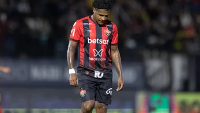 &lsquo;N&oacute;s avisamos&rsquo;: jogadores do Vit&oacute;ria s&atilde;o agredidos por torcedores; presidente da organizada &eacute; intimado