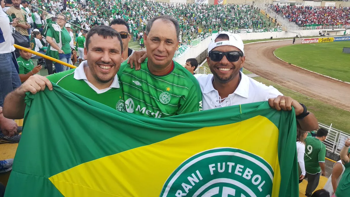 Evair e Amoroso durannte jogo do Guarani no Brinco de Ouro, em 2016