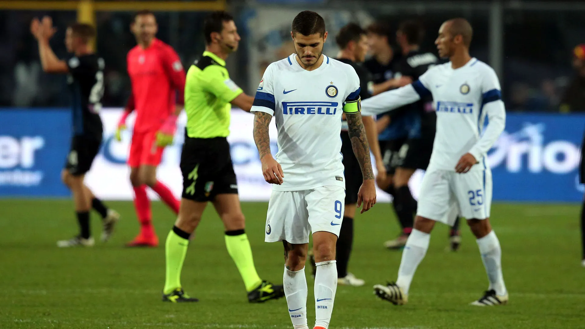 Gola&ccedil;o de &Eacute;der n&atilde;o salva Inter da derrota para a Atalanta e De Boer balan&ccedil;a