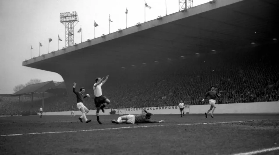 A outra semifinal entre Tottenham e Manchester United que entrou para a hist&oacute;ria da FA Cup