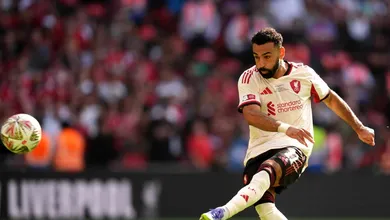 Maldi&ccedil;&atilde;o de Salah ofusca boas estreias e Liverpool perde 1&deg; t&iacute;tulo da temporada