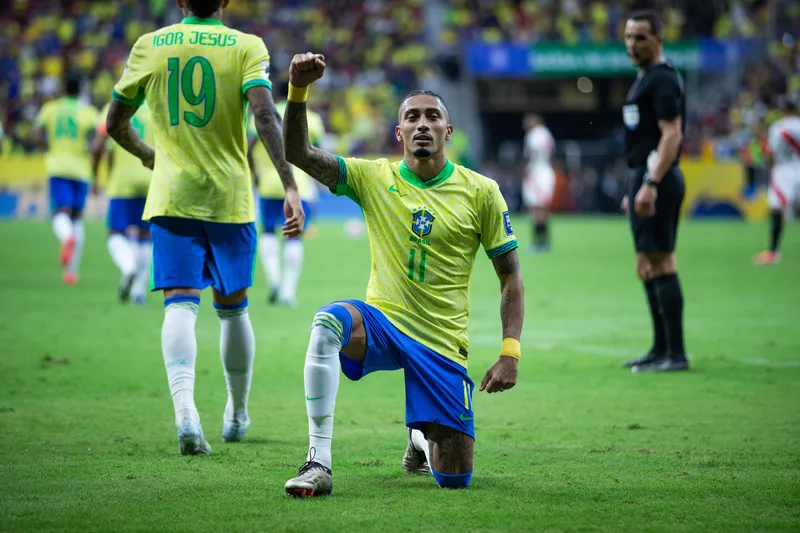 Raphinha comemora gol da Sele&ccedil;&atilde;o em Bras&iacute;lia (Foto: Diogo Neves De Carvalho/W9 PRESS/Gazeta Press)