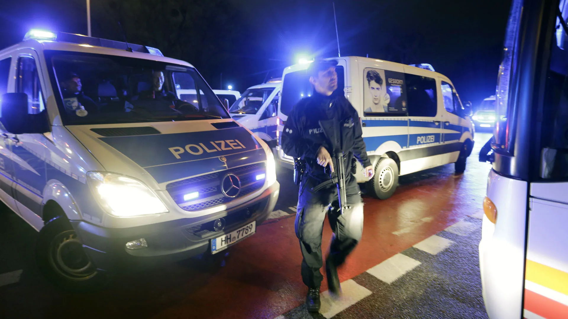 Alemanha x Holanda seria mensagem de liberdade, mas amea&ccedil;a de terror cancelou o jogo
