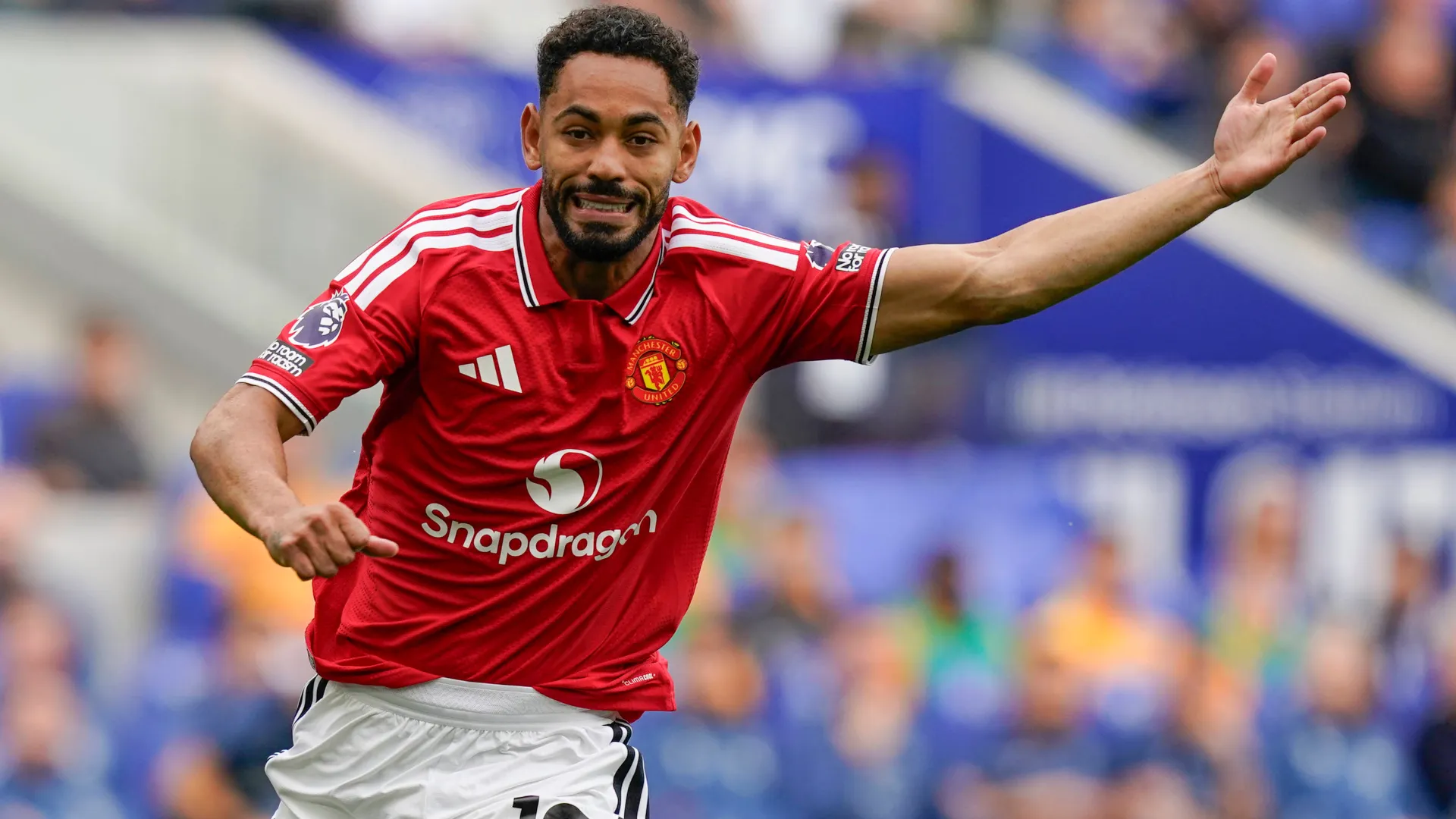 Matheus Cunha, atacante do Manchester United, durante a partida da Premier League entre Everton e Manchester United, no Hill Dickinson Stadium, em Liverpool, na Inglaterra, em 6 de setembro de 2026.