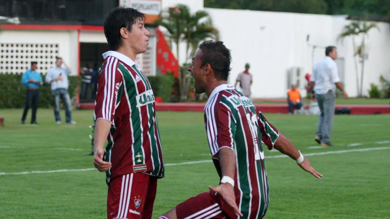 Fluminense encara o Vit&oacute;ria por al&iacute;vio no Brasileir&atilde;o; relembre duelos marcantes