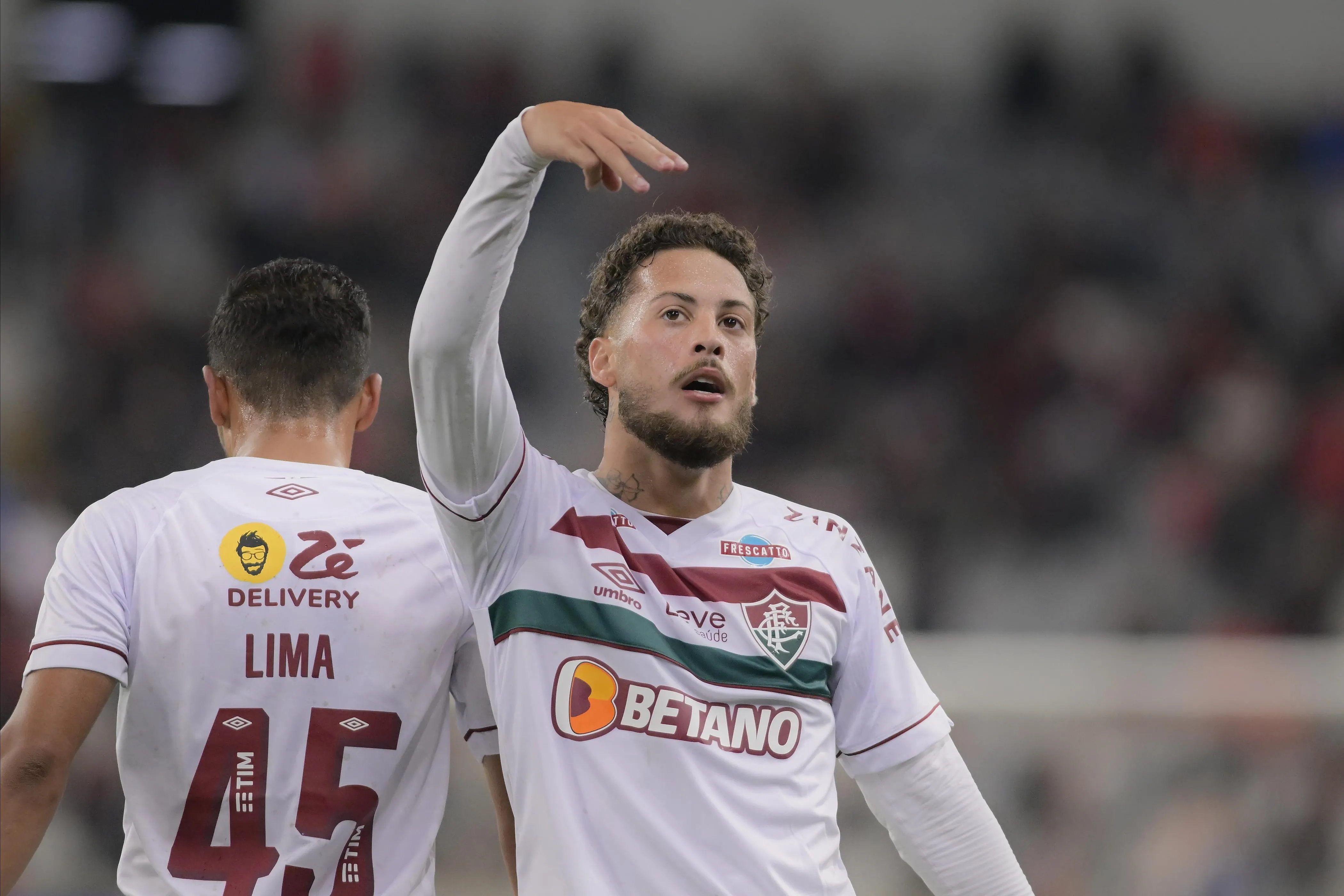 Feyenoord se interessa por Guga ap&oacute;s oferta de agente, mas jogador e Fluminense recusam