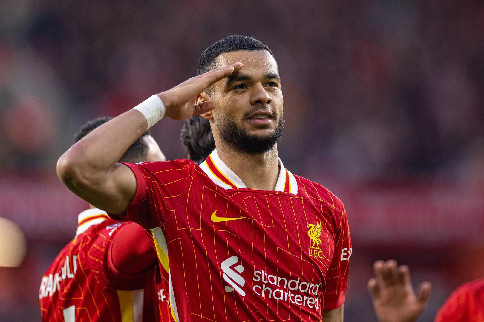 Gakpo marca dois em dia de quebra de recordes de Mohamed Salah na Premier League