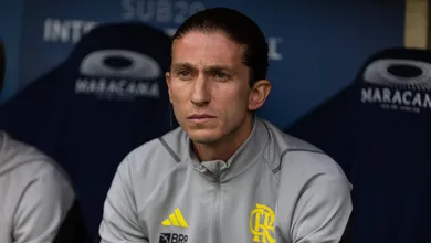 Por que Filipe Lu&iacute;s j&aacute; se coloca como candidato a treinador do time profissional do Flamengo