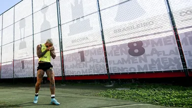Mesmo ap&oacute;s novo imbr&oacute;glio, Gabigol viaja com a delega&ccedil;&atilde;o do Flamengo