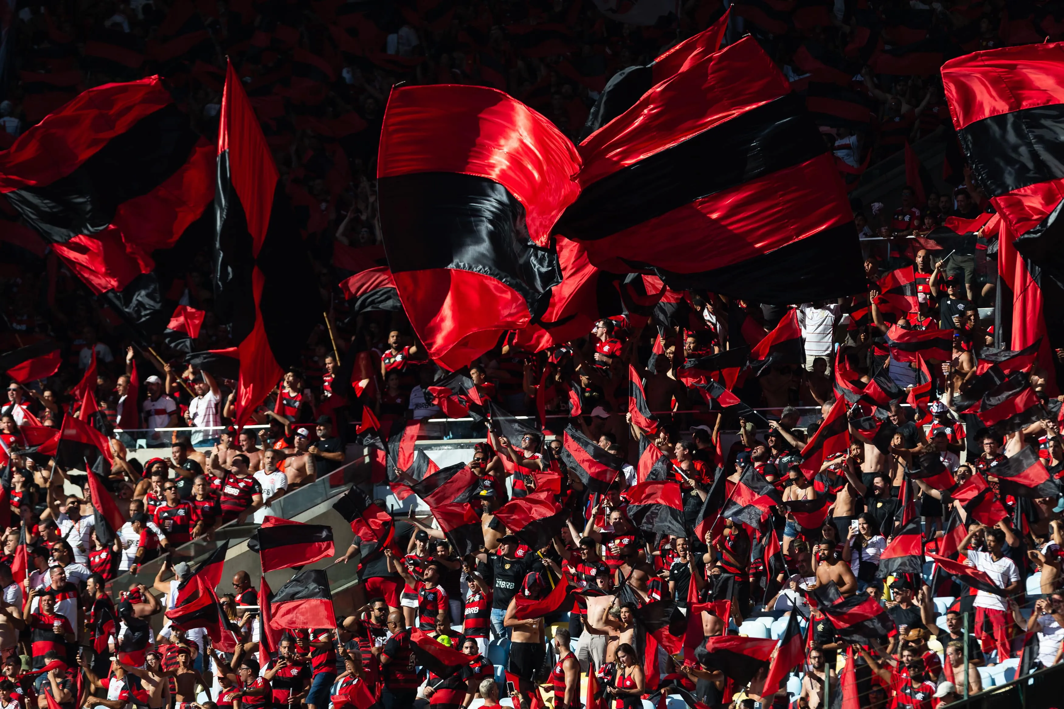 Paulo Junior: Do in&iacute;cio ao beijo, S&atilde;o Paulo controla Maracan&atilde; de maior renda e pior Flamengo