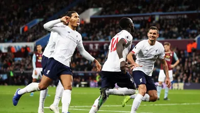 Foi sofrido, mas Liverpool arrancou virada dram&aacute;tica nos acr&eacute;scimos contra o Aston Villa