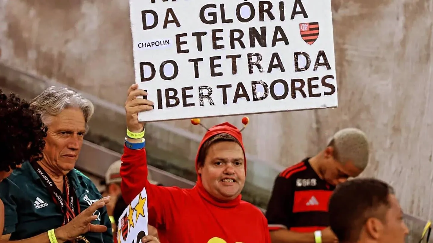Torcedor s&iacute;mbolo do Flamengo, Chapolin Rubro-Negro est&aacute; internado no RJ
