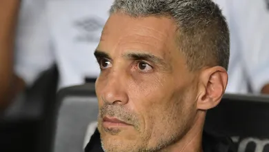 Por necessidade, Vojvoda ter&aacute; que mudar o Santos para encarar o Red Bull Bragantino