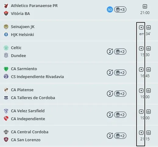 Jogos em destaque na p&aacute;gina inicial da Novibet, com &iacute;cones de streaming ao vivo em destaque.
