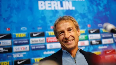 Klinsmann est&aacute; de volta &agrave; beira do campo e vai tentar salvar o Hertha Berlim na Bundesliga